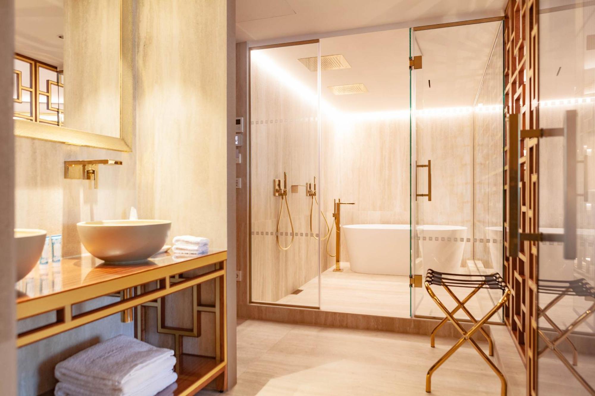 Wine & Books Lisboa Hotel Екстериор снимка Bathroom