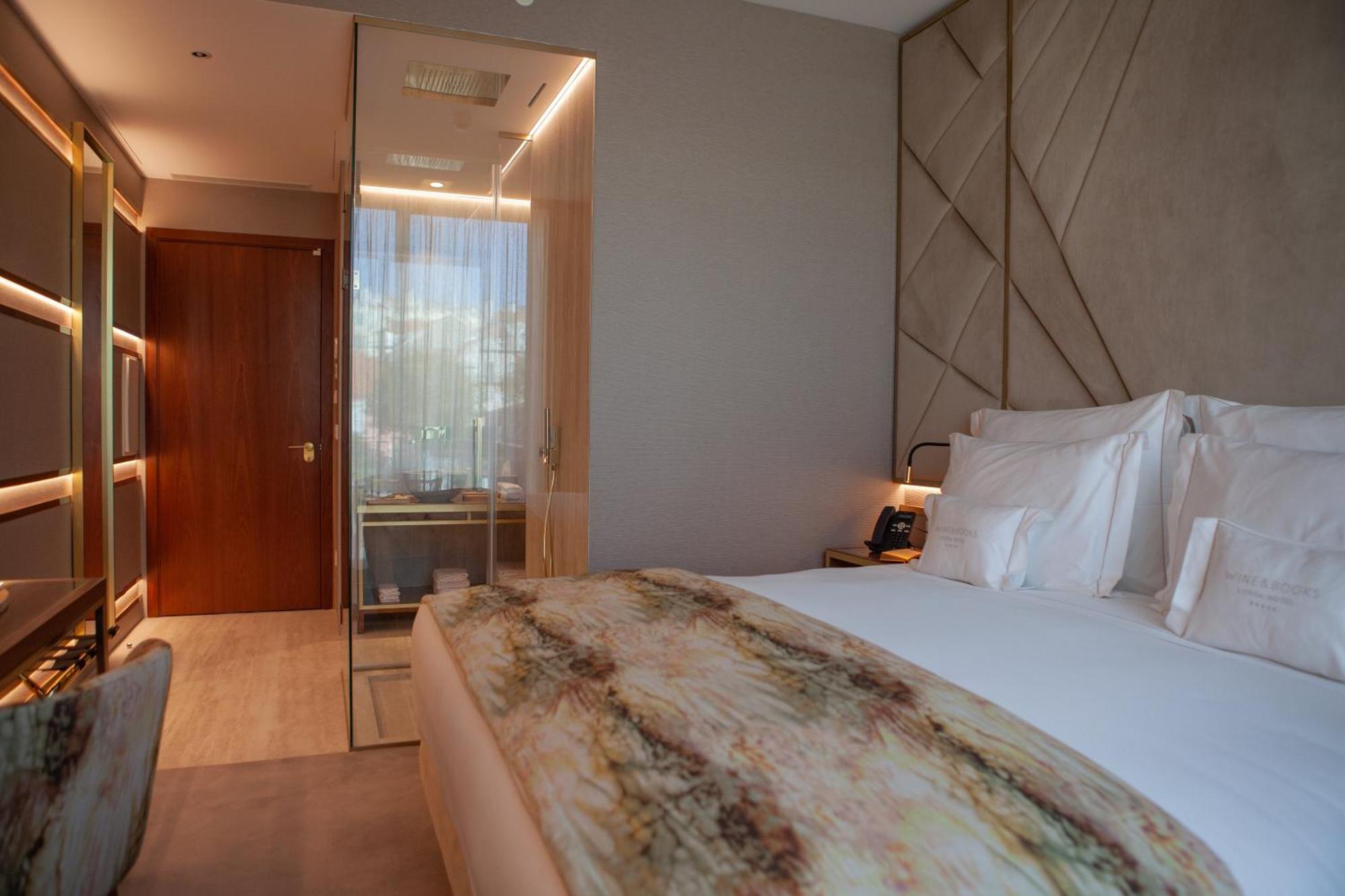 Wine & Books Lisboa Hotel Екстериор снимка A bedroom at the hotel