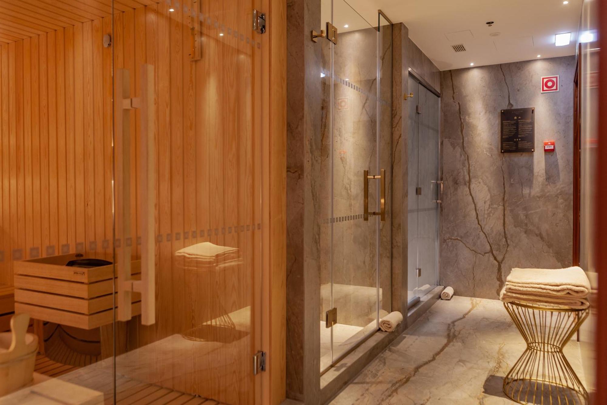Wine & Books Lisboa Hotel Екстериор снимка A shower room