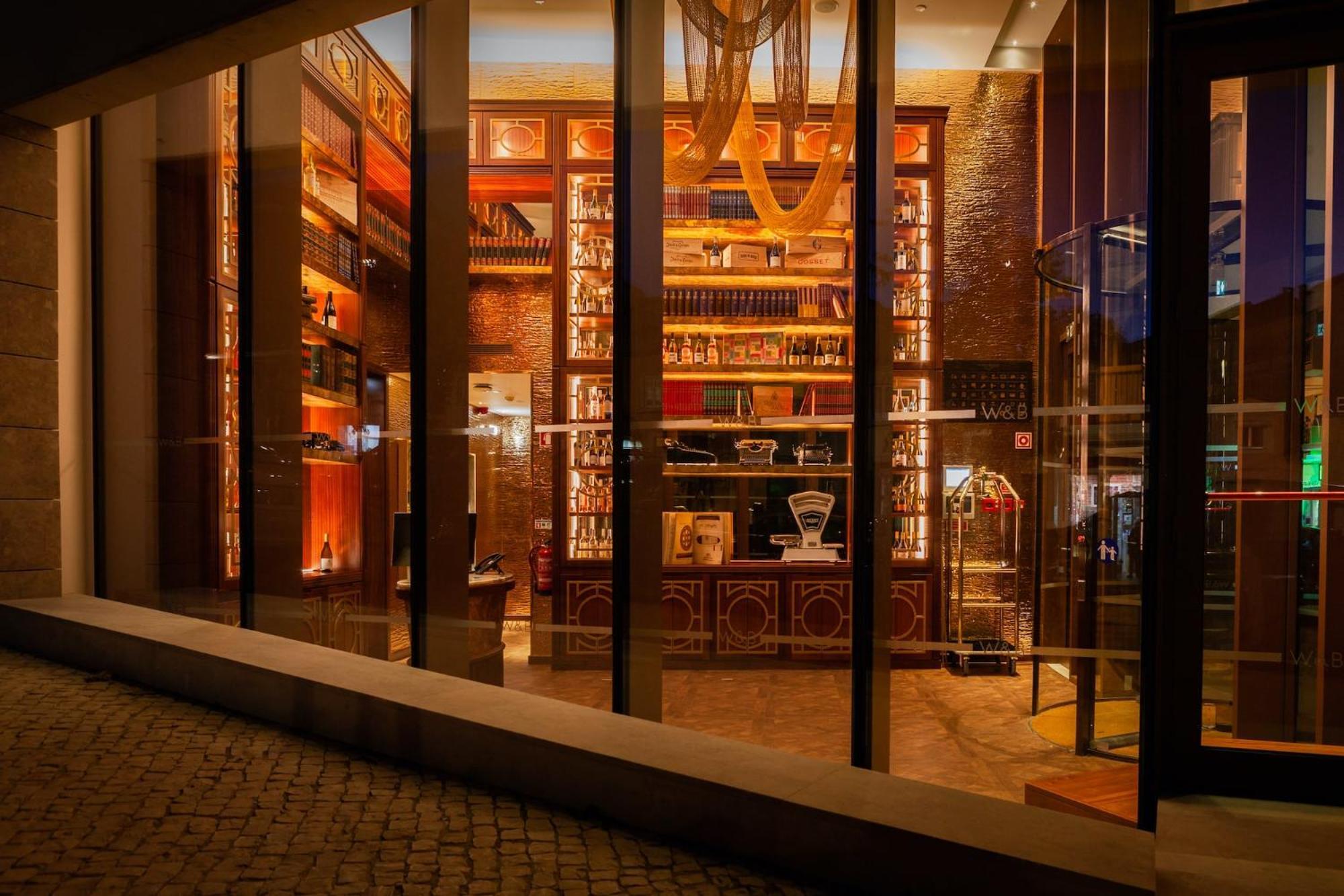 Wine & Books Lisboa Hotel Екстериор снимка The bar at the Mandarin Oriental, Munich