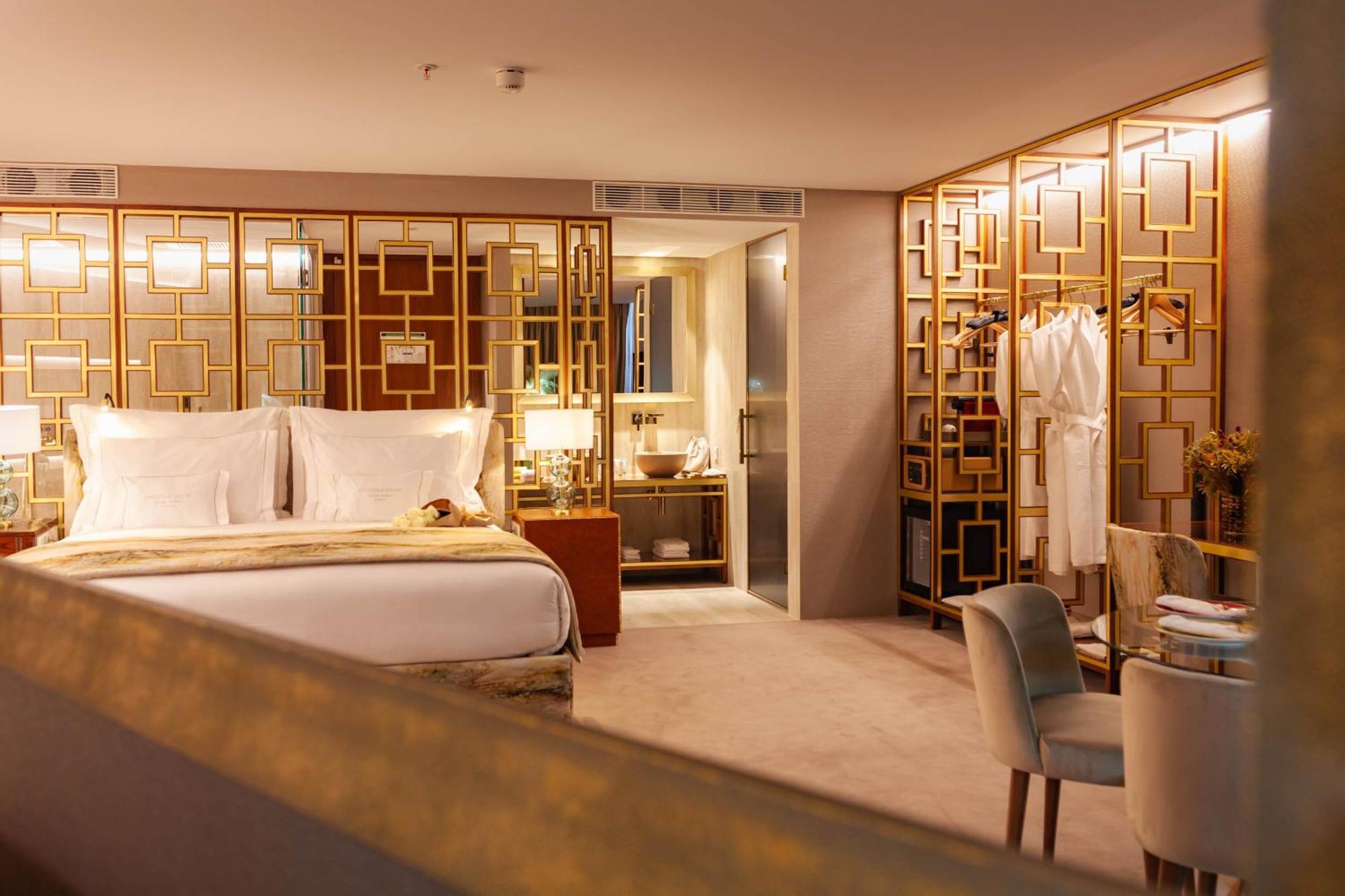 Wine & Books Lisboa Hotel Стая снимка A suite at the Mandarin Oriental, London